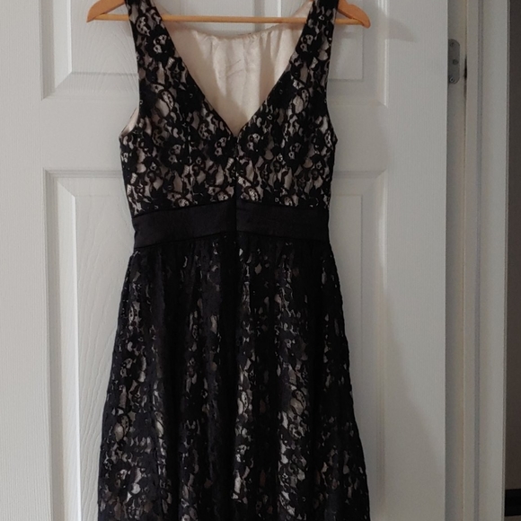 Bebe satin and lace dress - Picture 8 of 13